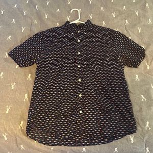 Short sleeve button down salmon shirt from old navy. Size medium